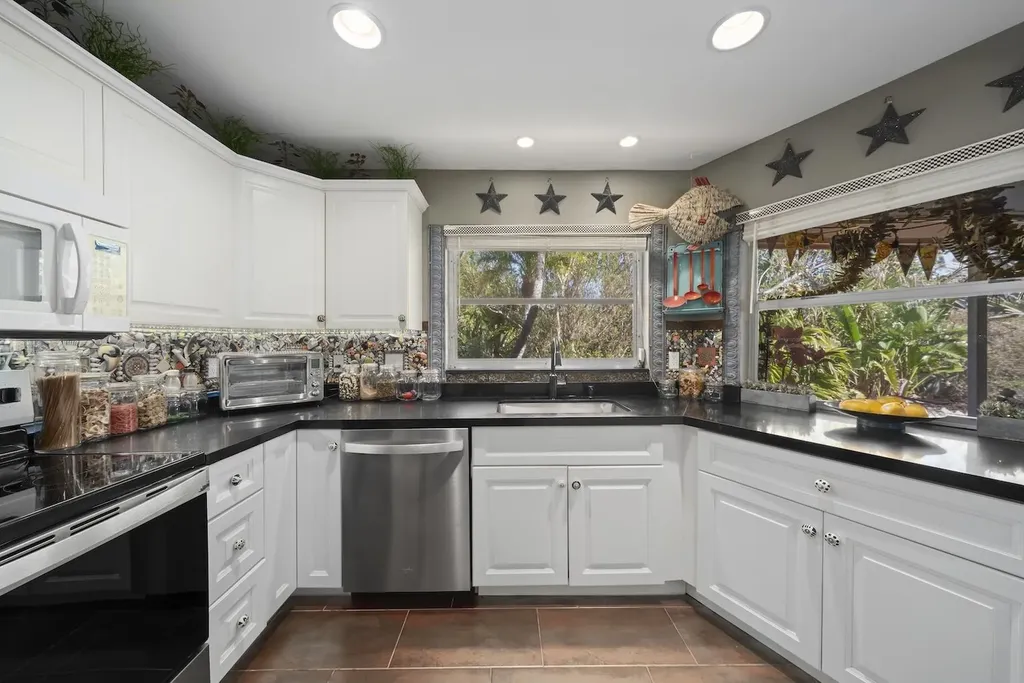 6076 Castaways Lane Sanibel FL 33957