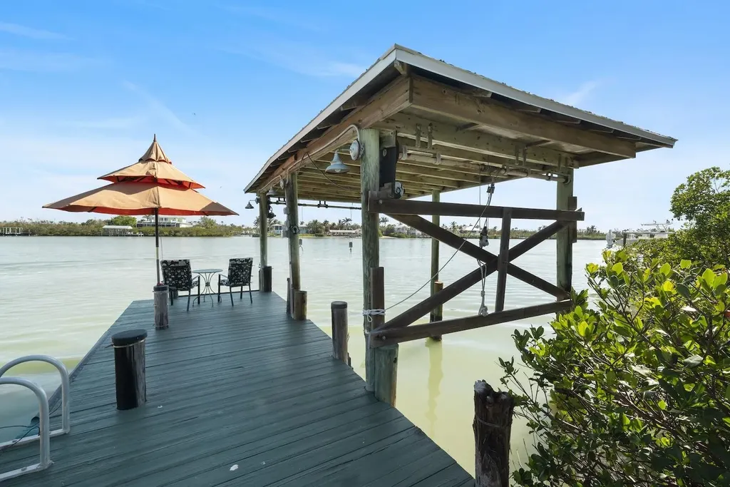 6076 Castaways Lane Sanibel FL 33957