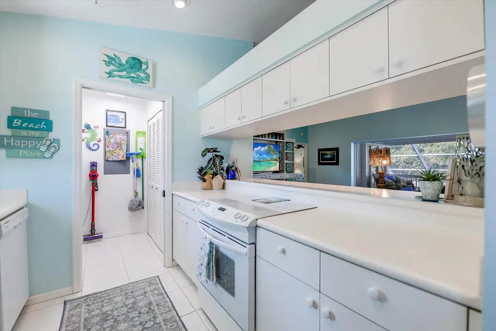 693 Emeril Court Sanibel FL 33957