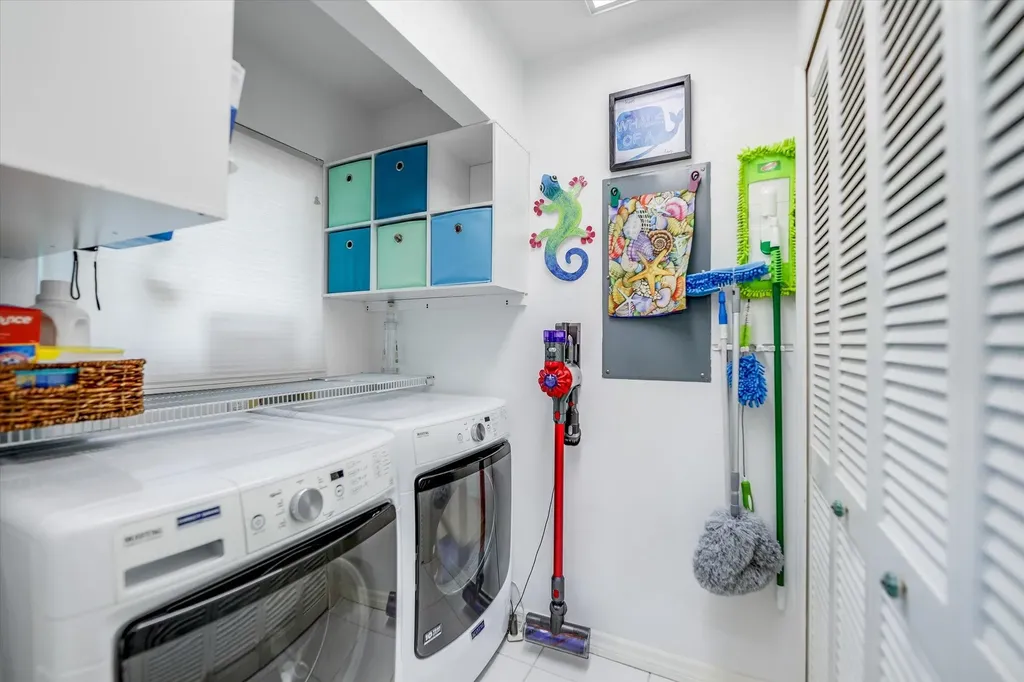 693 Emeril Court Sanibel FL 33957