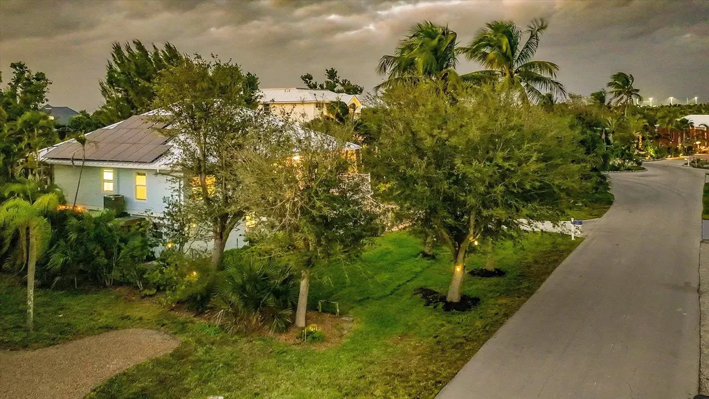 693 Emeril Court Sanibel FL 33957