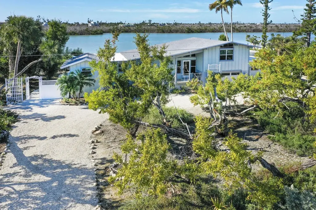 2667 Coconut Drive Sanibel FL 33957