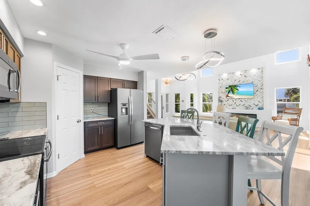 241 Violet Drive Sanibel FL 33957