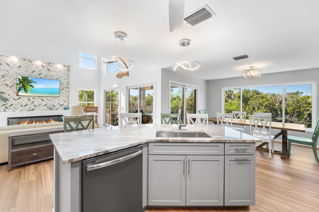 241 Violet Drive Sanibel FL 33957