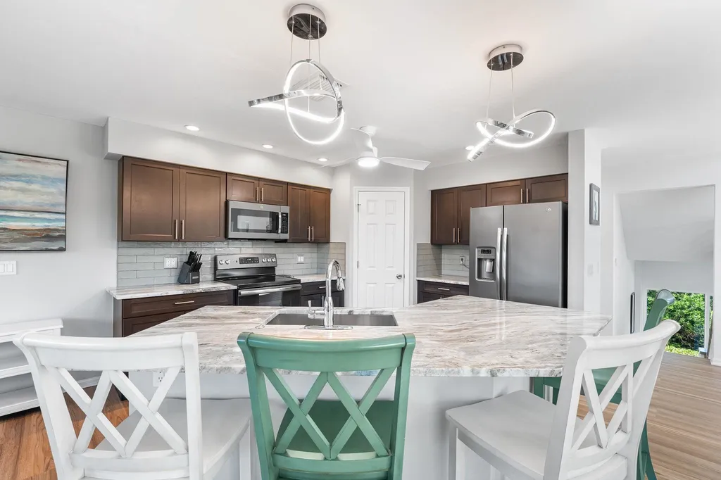 241 Violet Drive Sanibel FL 33957