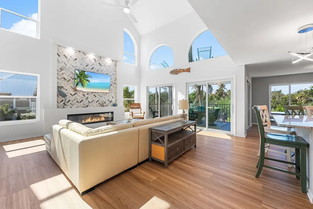 241 Violet Drive Sanibel FL 33957