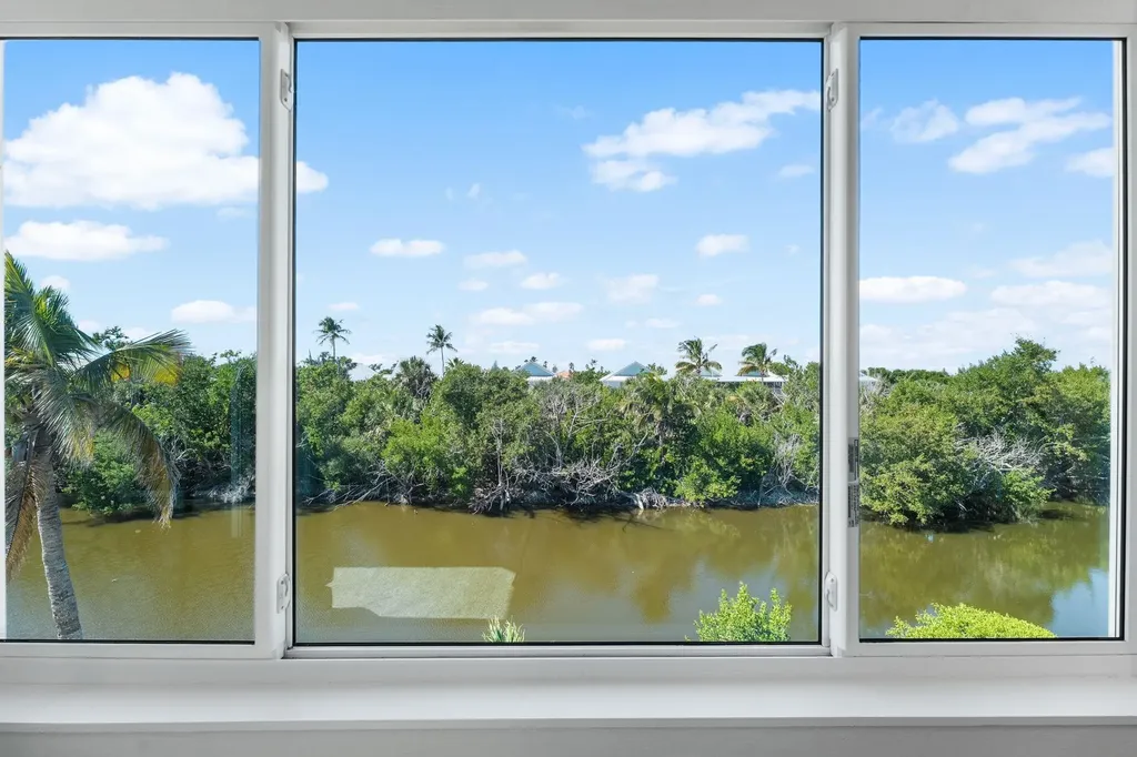 241 Violet Drive Sanibel FL 33957