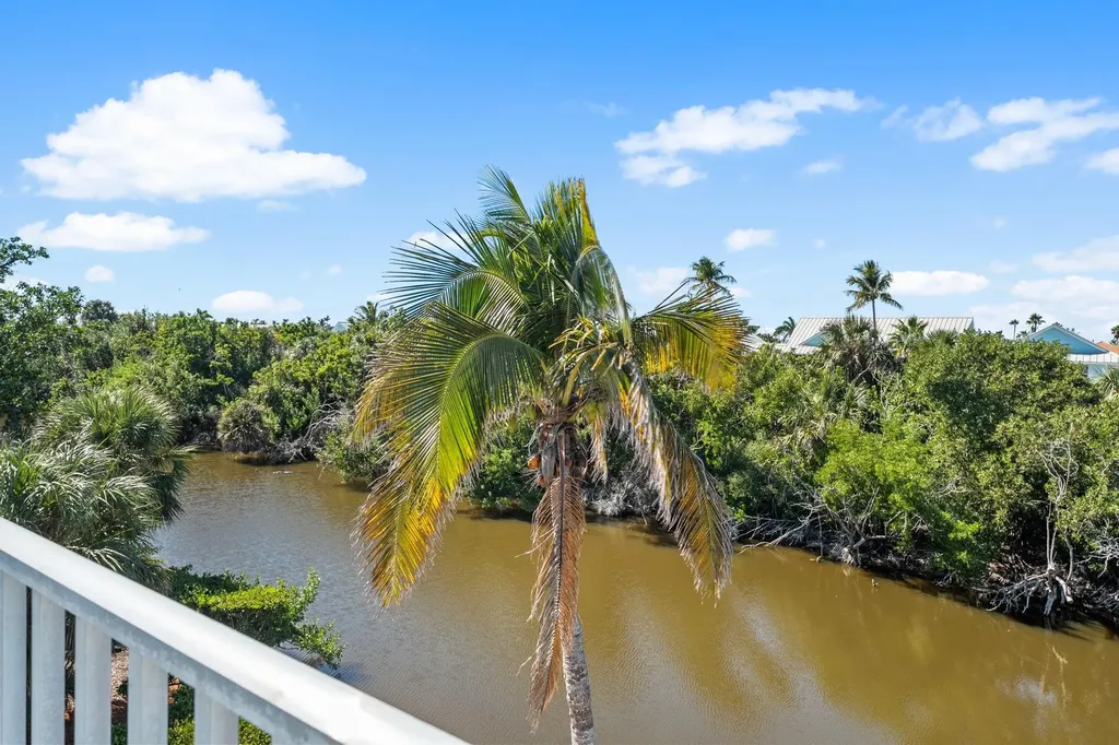 241 Violet Drive Sanibel FL 33957