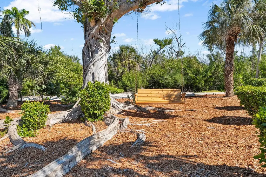 241 Violet Drive Sanibel FL 33957