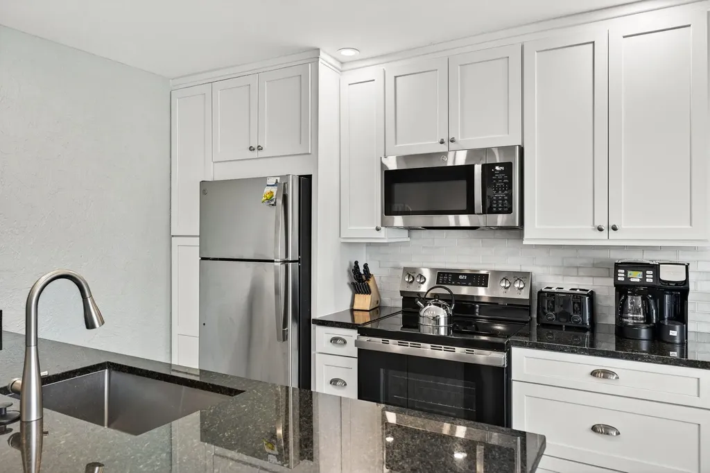 827 E Gulf Drive Sanibel FL 33957
