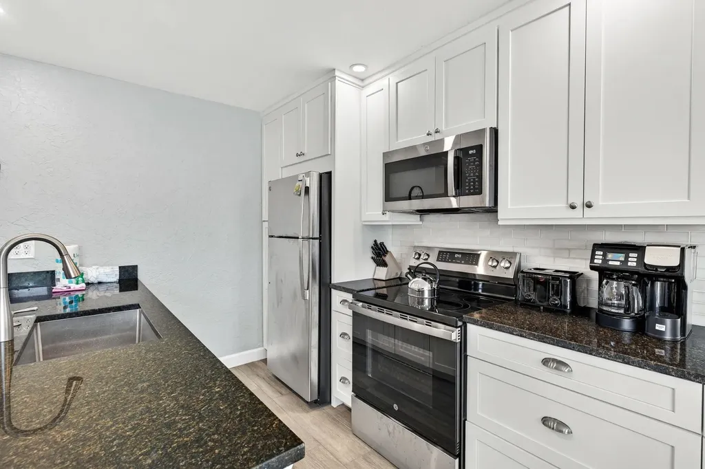 827 E Gulf Drive Sanibel FL 33957