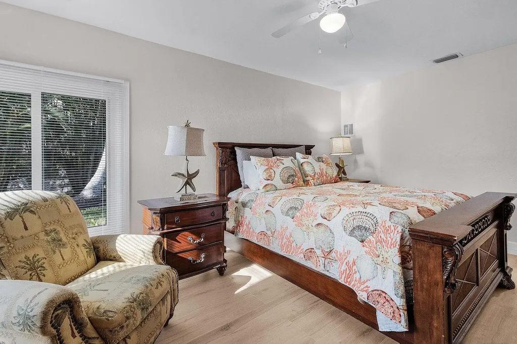 1543 San Carlos Bay Drive Sanibel FL 33957-9998