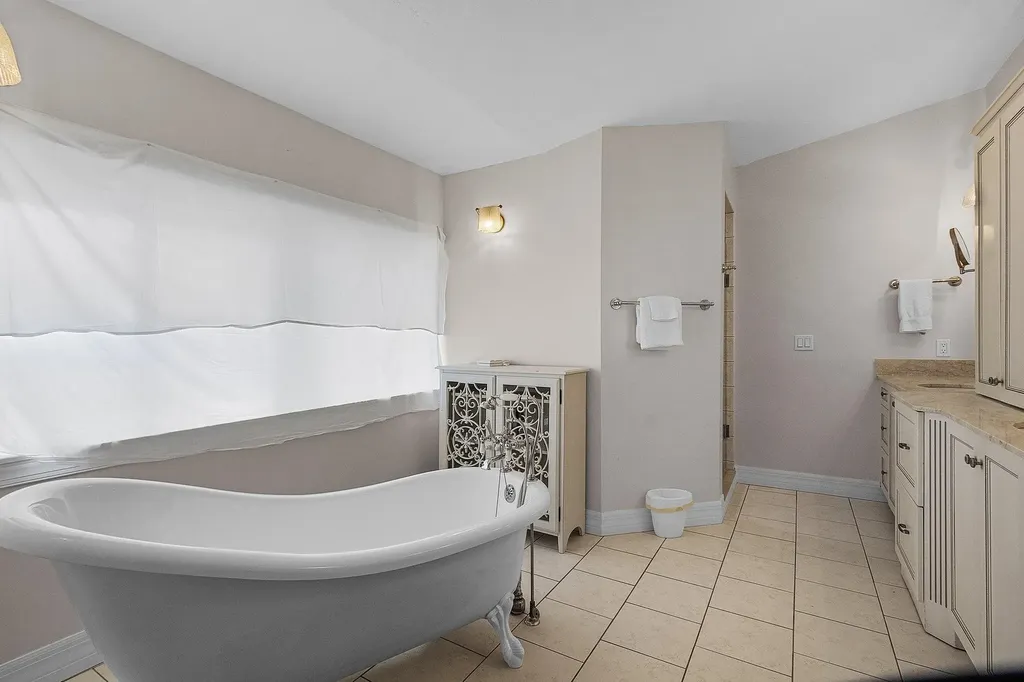 1543 San Carlos Bay Drive Sanibel FL 33957-9998