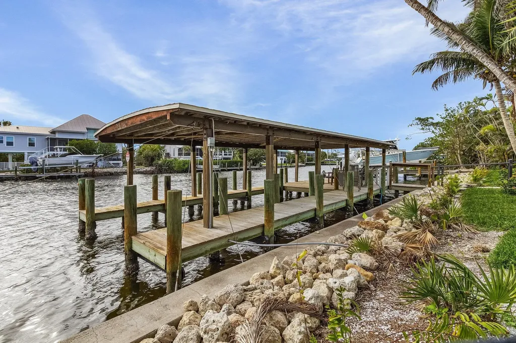 1543 San Carlos Bay Drive Sanibel FL 33957-9998