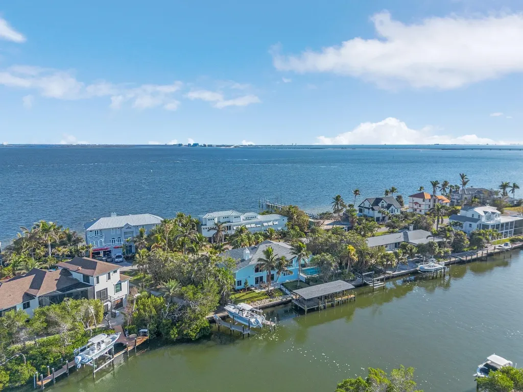 1543 San Carlos Bay Drive Sanibel FL 33957-9998