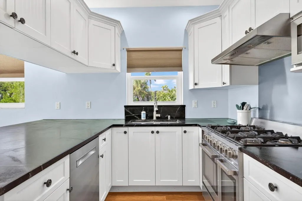 495 E Lake Road Sanibel FL 33957