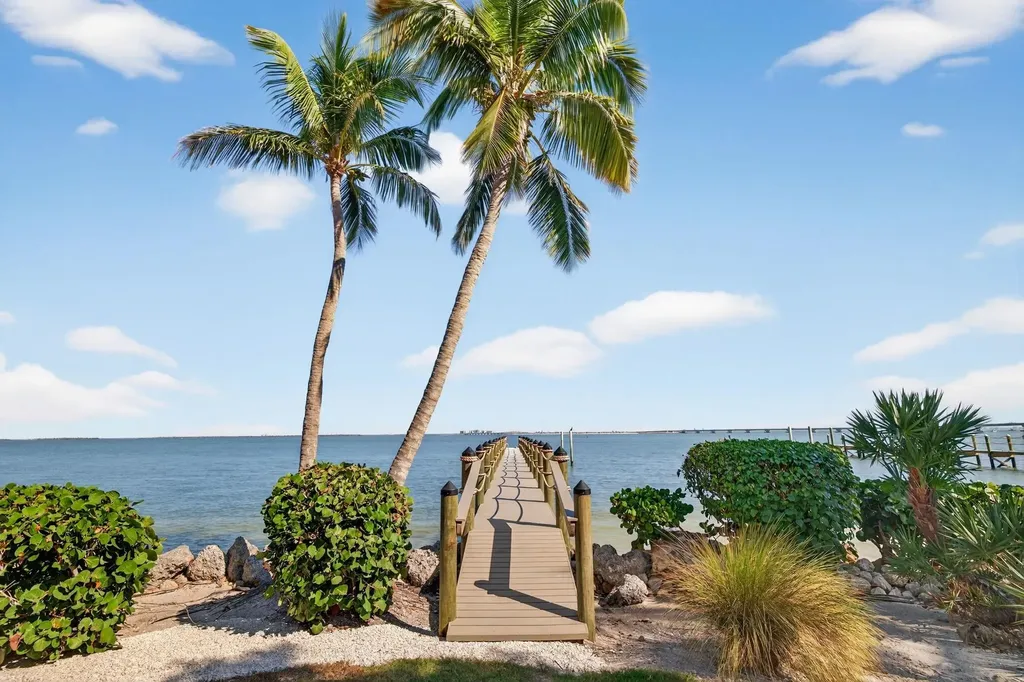 1157 Bird Lane Sanibel FL 33957