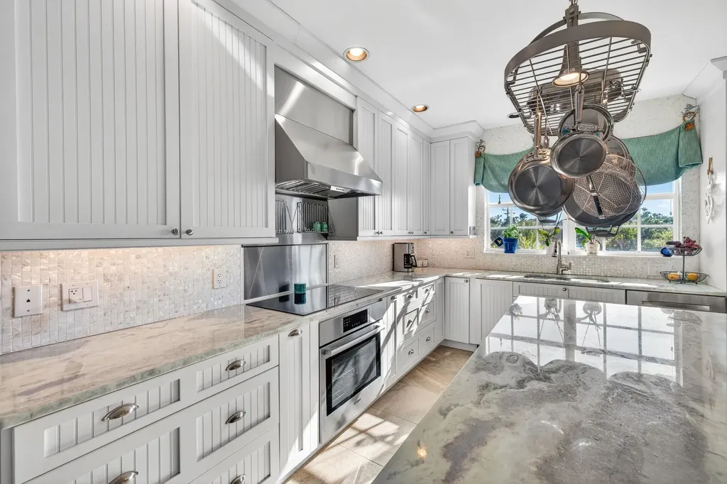 1141 Paper Fig Court Sanibel FL 33957