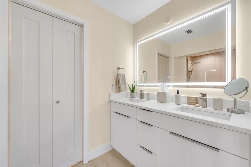 1341 Middle Gulf Drive Sanibel FL 33957