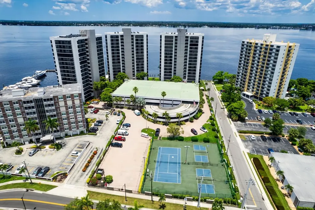 1900 Virginia Avenue Fort Myers FL 33901