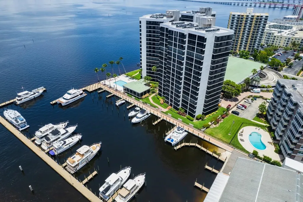 1900 Virginia Avenue Fort Myers FL 33901