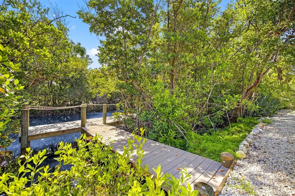1105 Skiff Place Sanibel FL 33957
