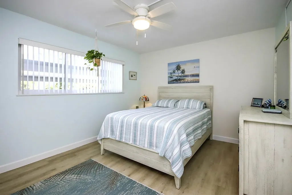 641 Periwinkle Way Sanibel FL 33957