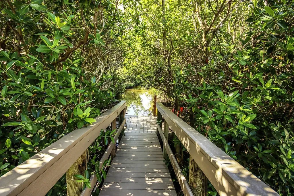 641 Periwinkle Way Sanibel FL 33957