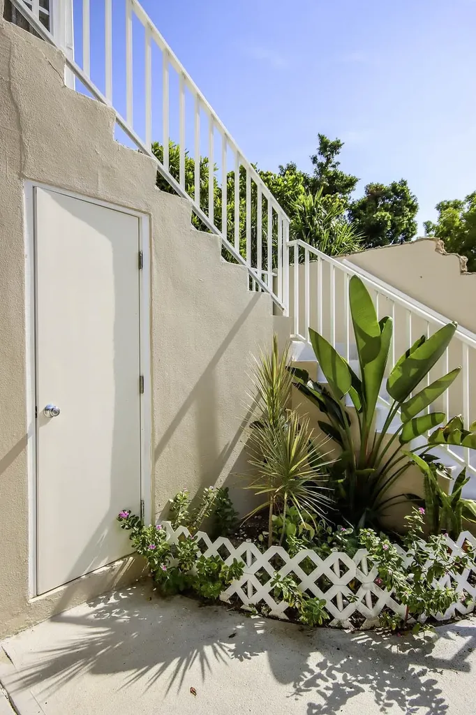 641 Periwinkle Way Sanibel FL 33957