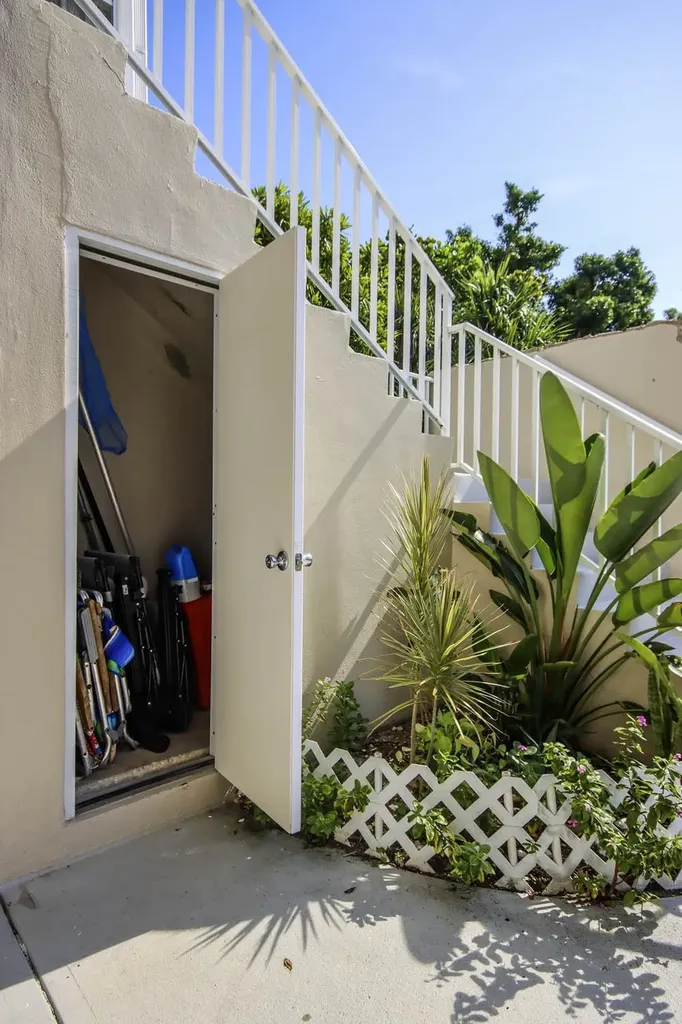 641 Periwinkle Way Sanibel FL 33957