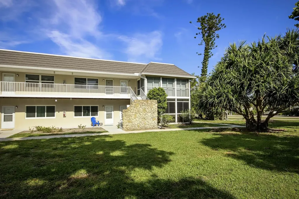 641 Periwinkle Way Sanibel FL 33957