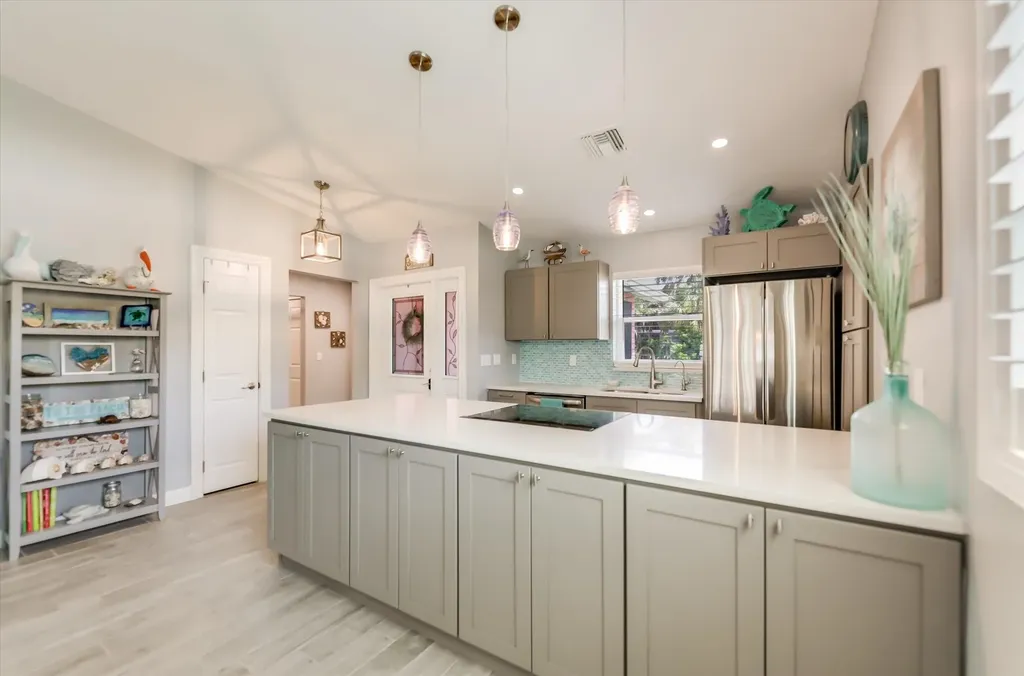 1657 Atlanta Plaza Drive Sanibel FL 33957