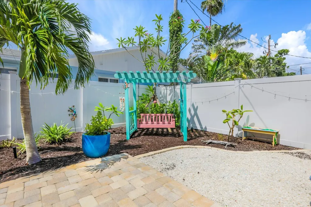 1657 Atlanta Plaza Drive Sanibel FL 33957