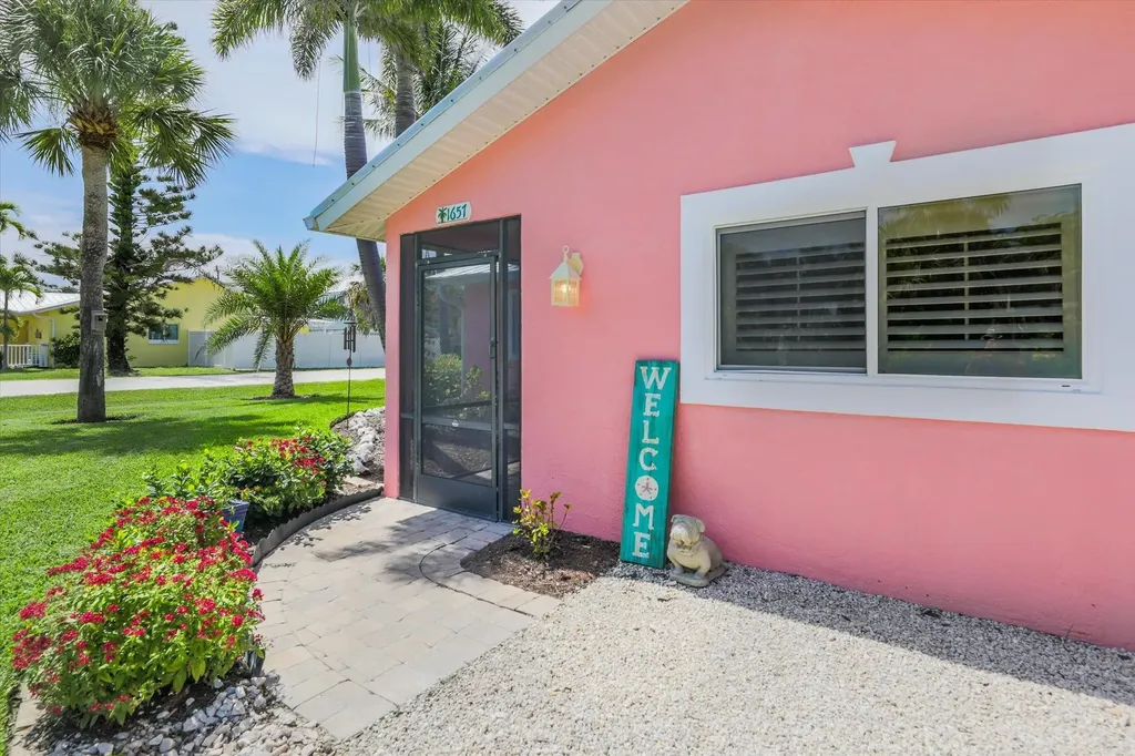 1657 Atlanta Plaza Drive Sanibel FL 33957