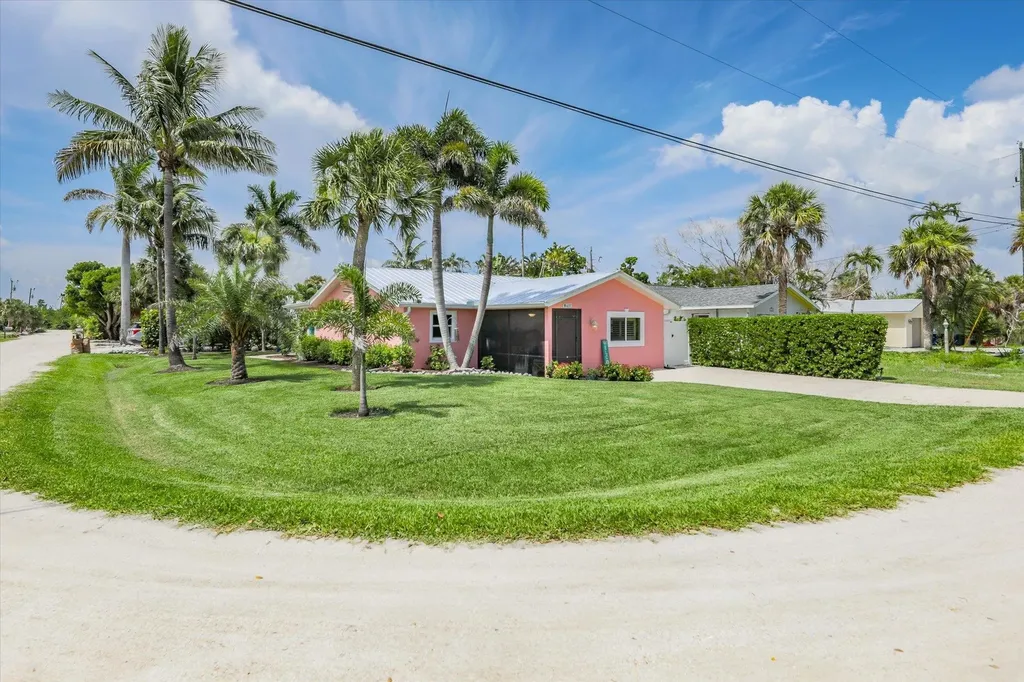 1657 Atlanta Plaza Drive Sanibel FL 33957