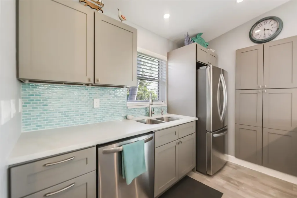 1657 Atlanta Plaza Drive Sanibel FL 33957