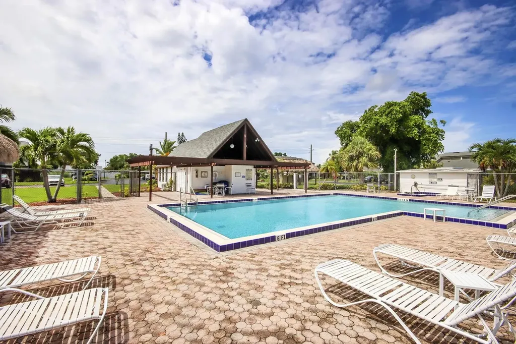 8849 Somerset Boulevard Fort Myers FL 33919