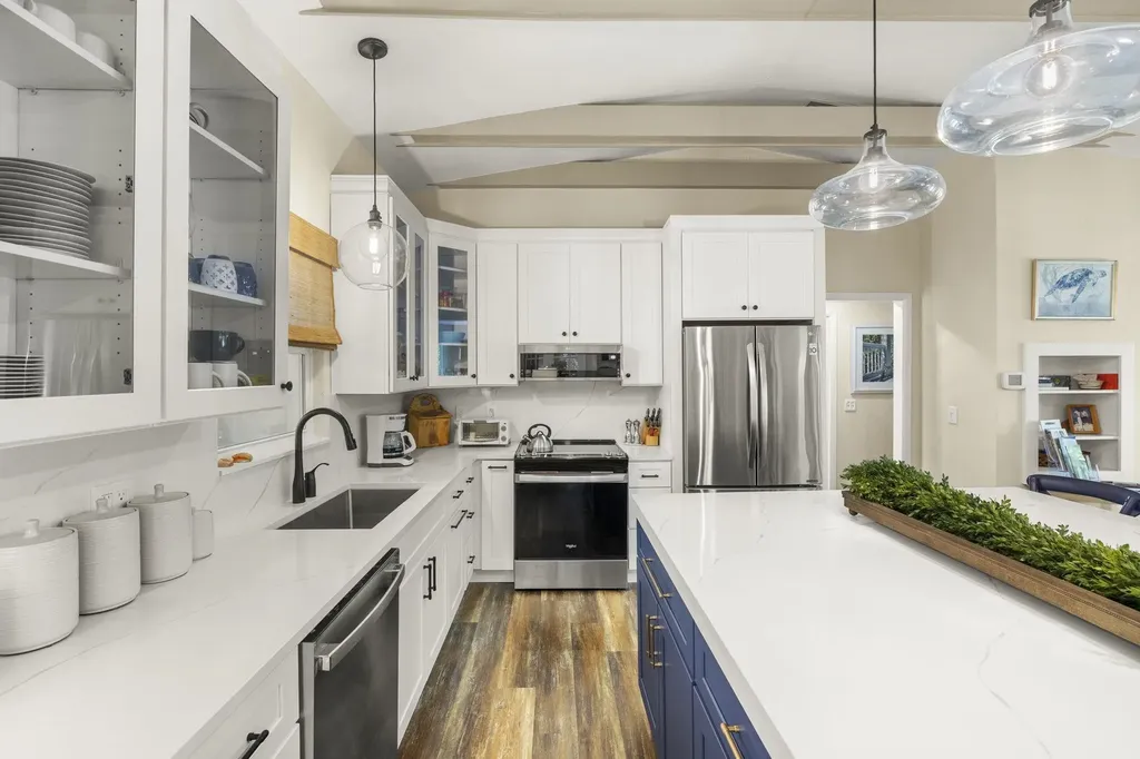 1062 S Yachtsman Drive Sanibel FL 33957