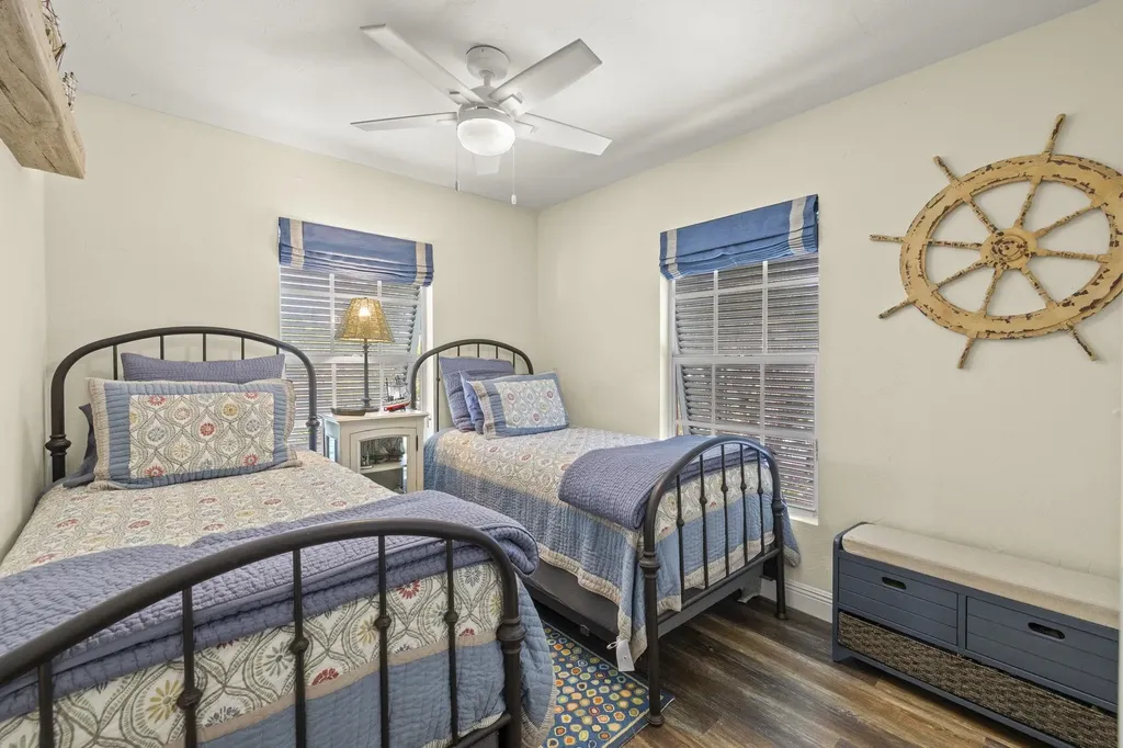 1062 S Yachtsman Drive Sanibel FL 33957