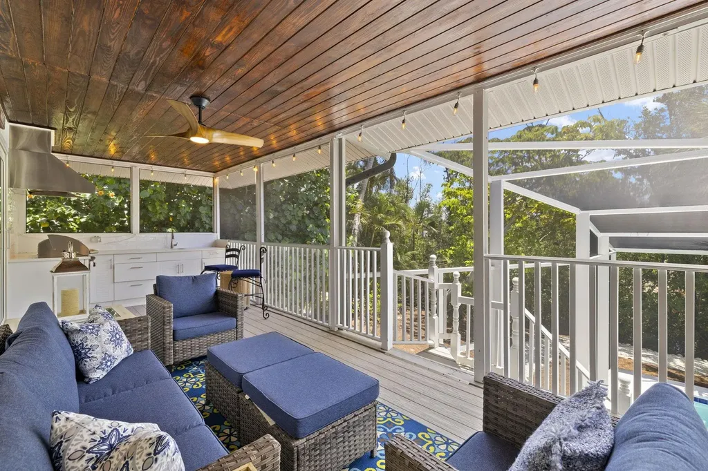 1062 S Yachtsman Drive Sanibel FL 33957