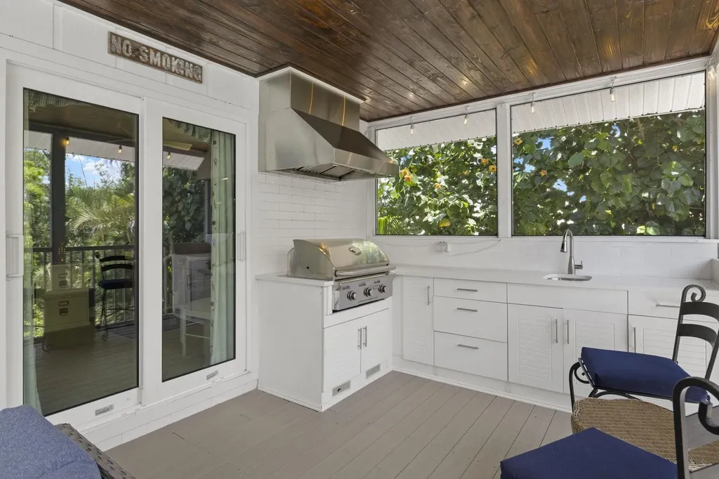 1062 S Yachtsman Drive Sanibel FL 33957