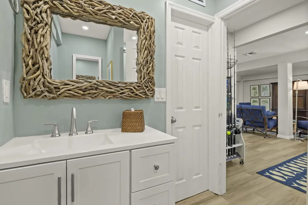 1062 S Yachtsman Drive Sanibel FL 33957