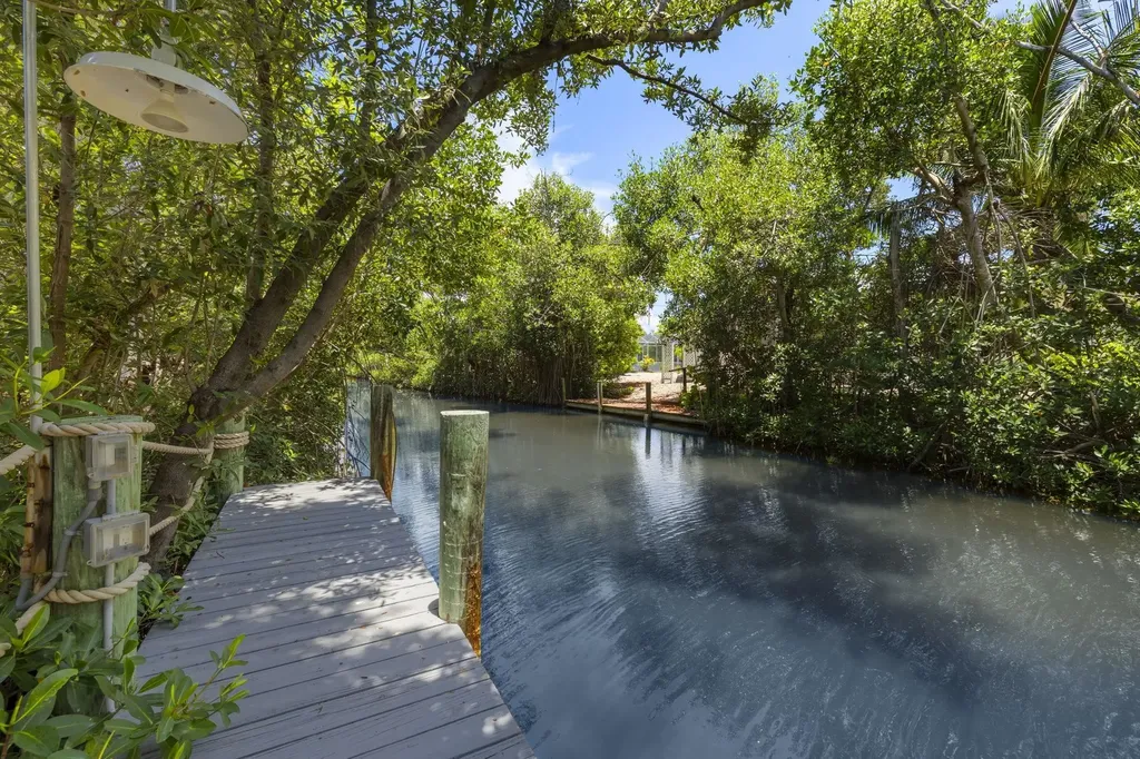 1062 S Yachtsman Drive Sanibel FL 33957