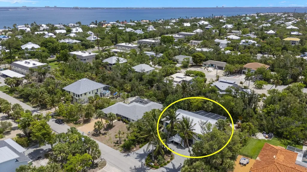 1062 S Yachtsman Drive Sanibel FL 33957