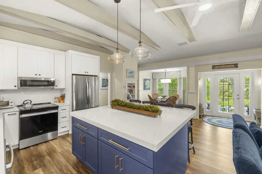 1062 S Yachtsman Drive Sanibel FL 33957