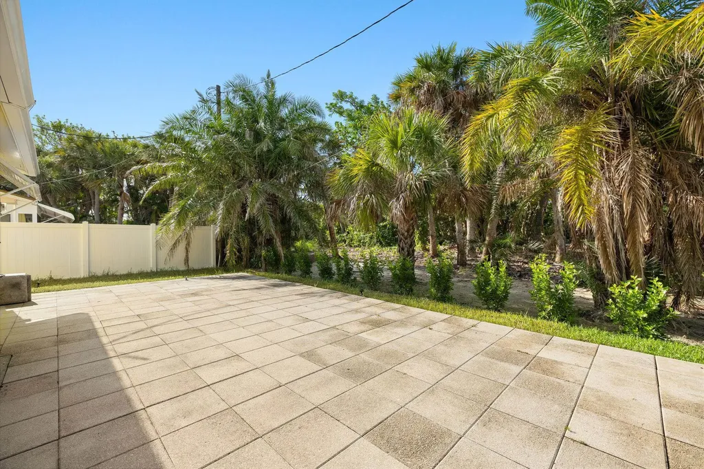 1672 Atlanta Plaza Drive Sanibel FL 33957