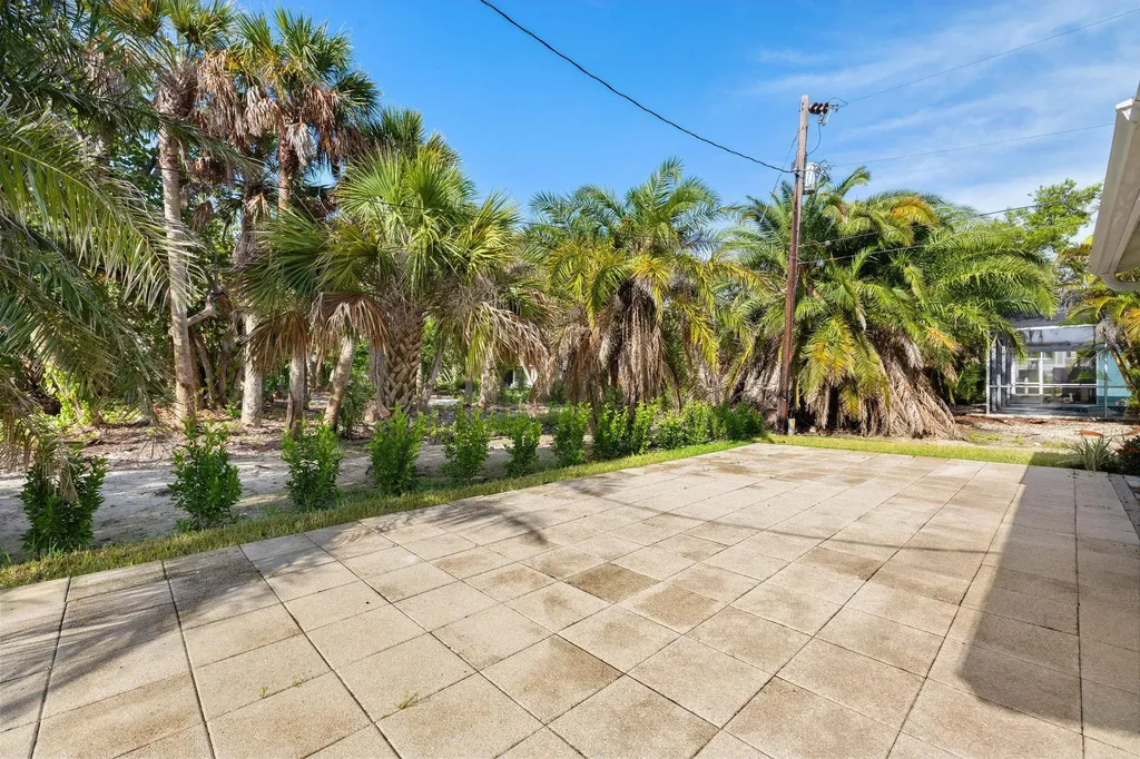 1672 Atlanta Plaza Drive Sanibel FL 33957