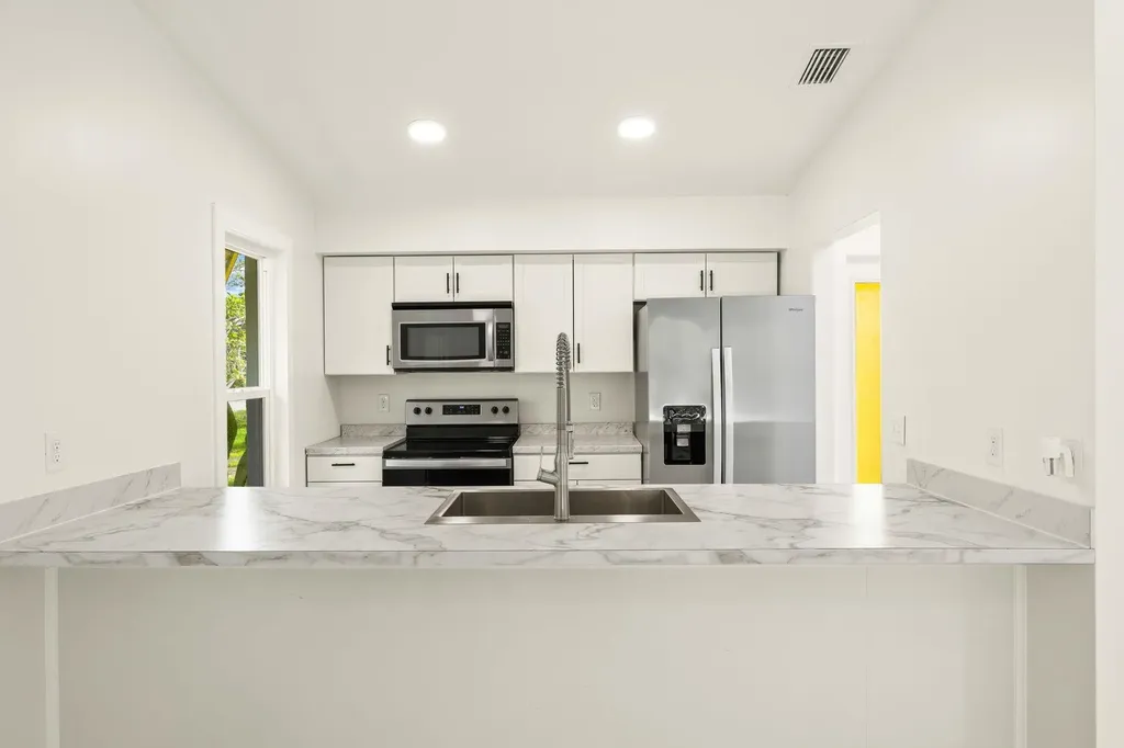 1672 Atlanta Plaza Drive Sanibel FL 33957