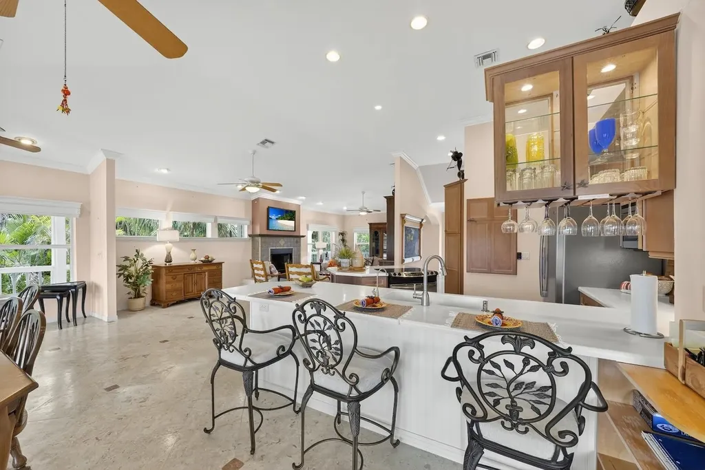 6120 Henderson Road Sanibel FL 33957