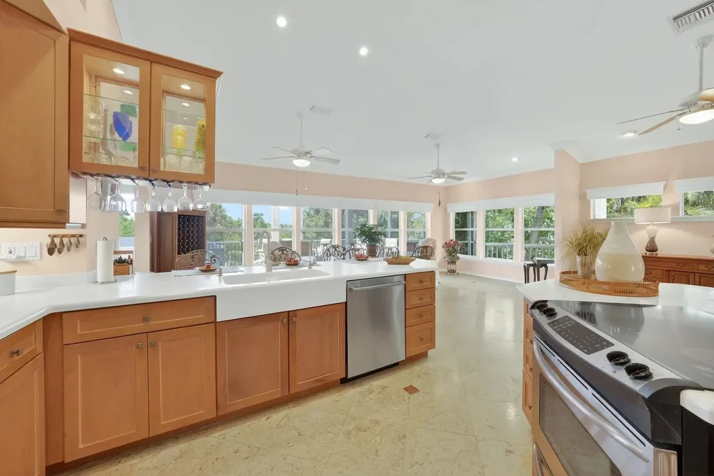 6120 Henderson Road Sanibel FL 33957